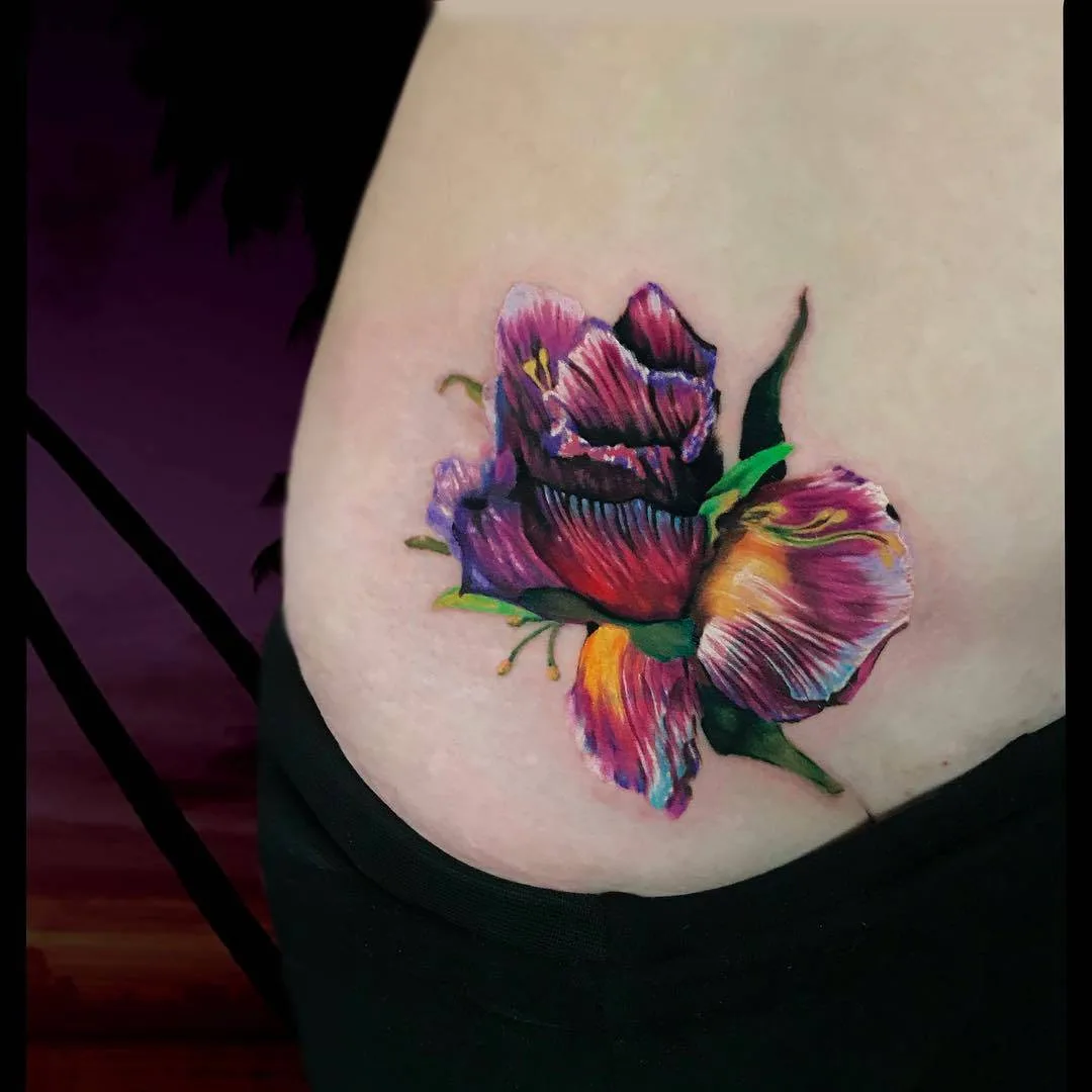 Artista di tatuaggi Karen Tsvetnoy, tatuaggio a colori e nero e grigio realistico | Mosca, Russia