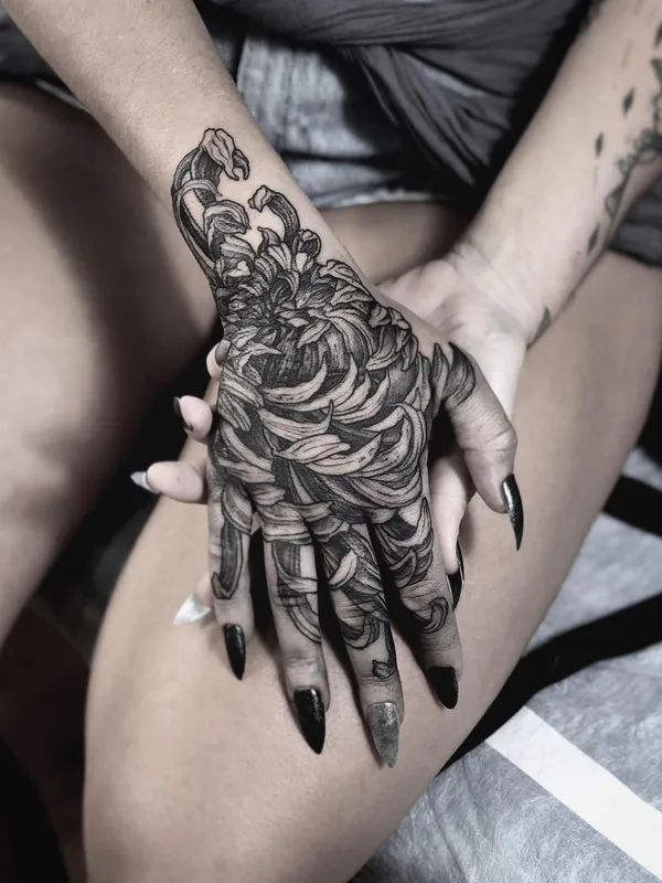black blackwork 纹身 在 hand #35921 | 纹身师 Frederico Rabelo