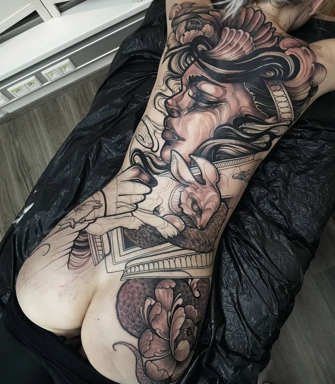 Artista del tattoo Isabella Chiara Filouino, tattoo neo tradizionale a colori | Rankweil, Austria