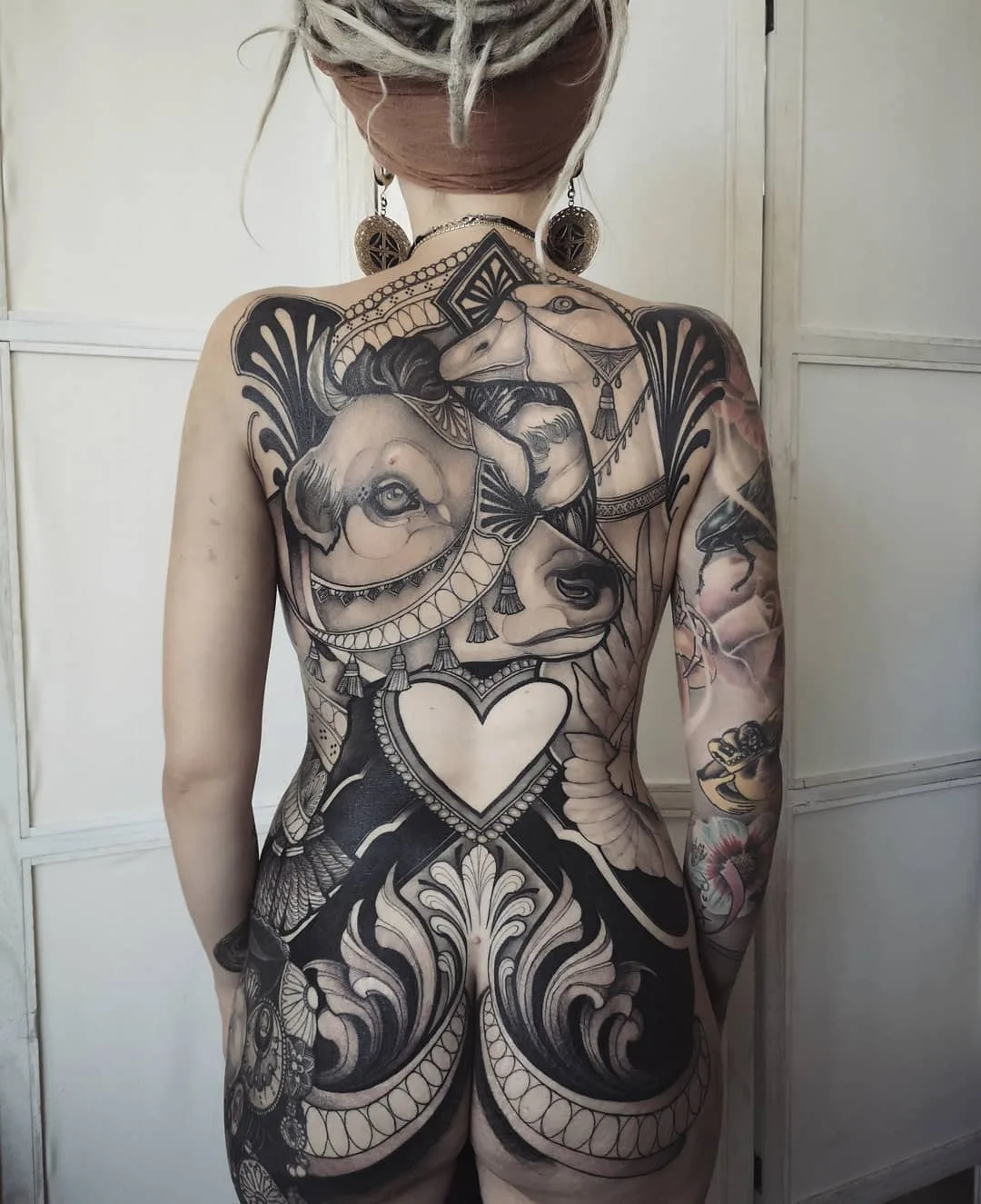 Artista del tattoo Isabella Chiara Filouino, tattoo neo tradizionale a colori | Rankweil, Austria