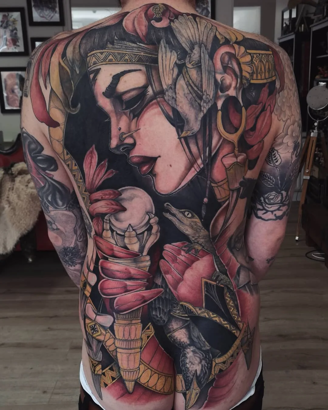 Artista del tattoo Isabella Chiara Filouino, tattoo neo tradizionale a colori | Rankweil, Austria