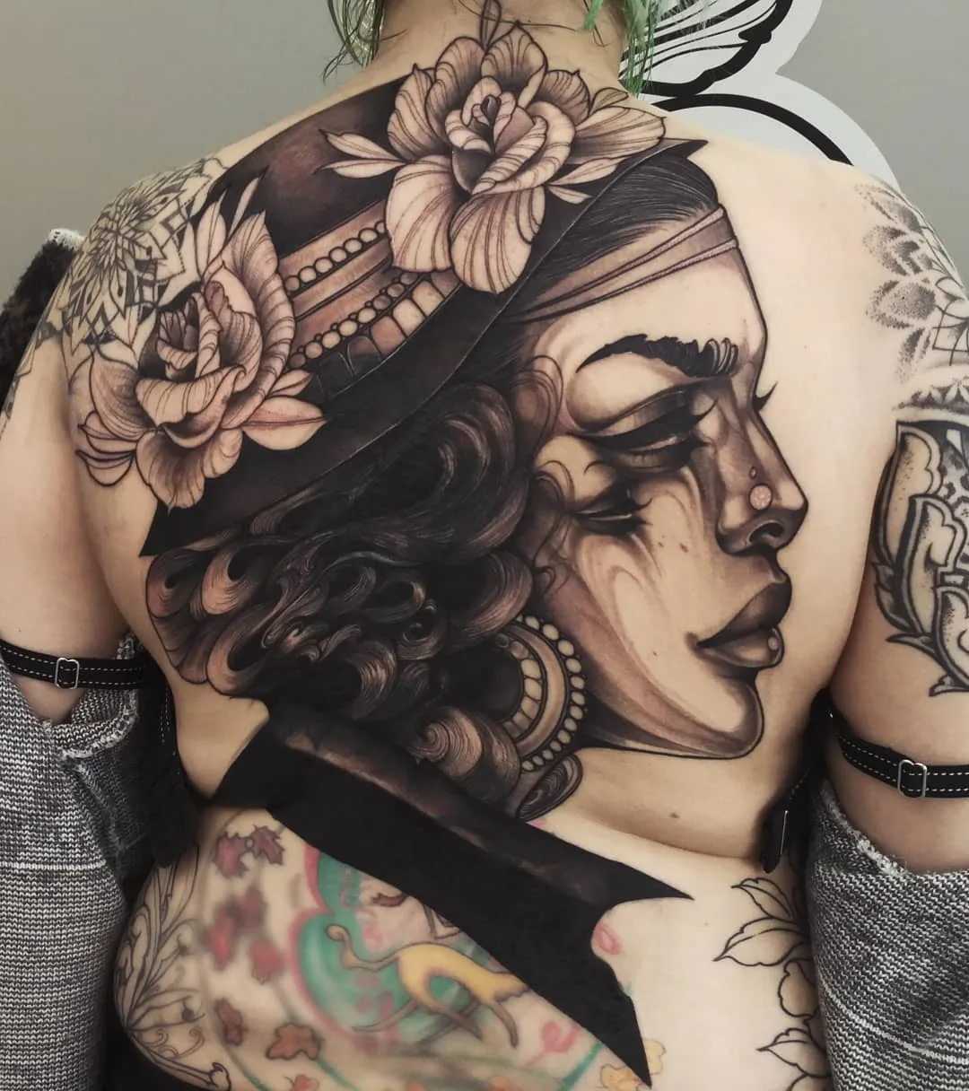 Artista del tattoo Isabella Chiara Filouino, tattoo neo tradizionale a colori | Rankweil, Austria