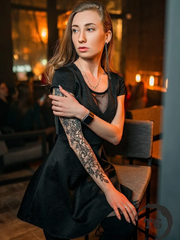 female black and grey blackwork tatuaje en full sleeve #39419 | Tatuador Виктор Крюк