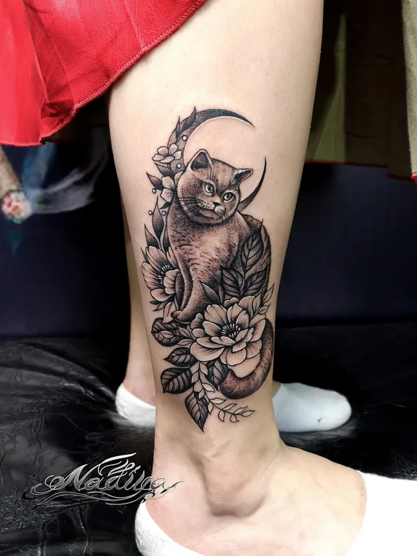 female black and grey realism tatuaje en calf #39551 | Tatuador Nadiya Abdrakhmanova
