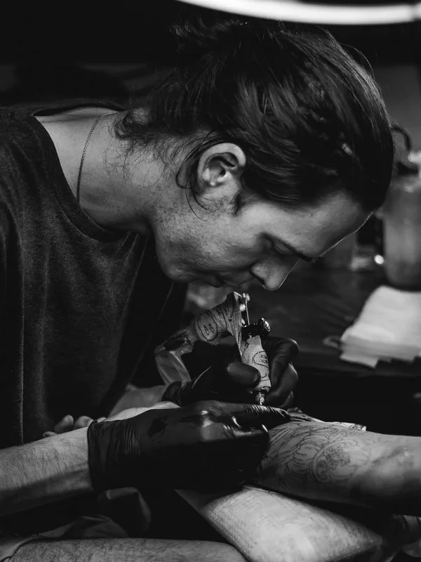 black and grey linework Tatuagem em forearm #39649 | Tatuador Egor Kubrak