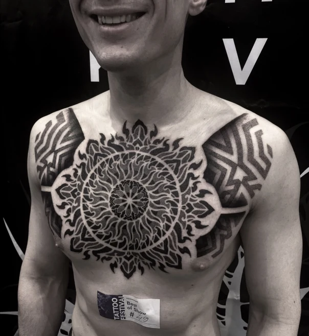 Орнаментальная Mandala, Geometric tattoo на Грудь