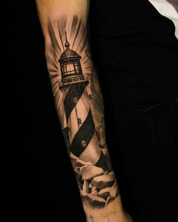 Чёрно-серая Lighthouse tattoo на Предплечье