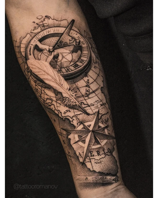 Чёрно-серая Compass, Map tattoo на Предплечье