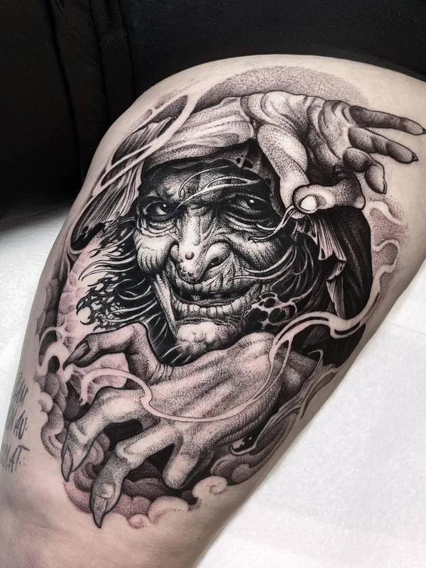 black and grey black and grey tattoo auf thigh #54159 | Tätowierer André Fantini