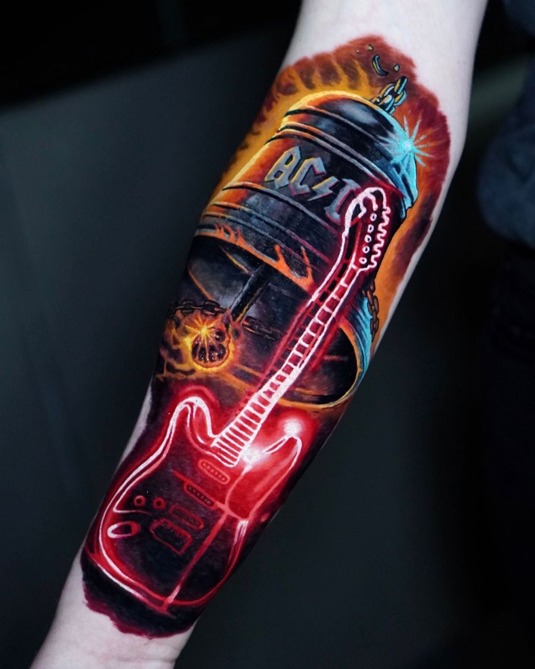 Les Paul and what seems to be an Orange cab/amp. Great looking tattoo. |  Gitaar tattoo, Tatoeage ideeën, Tatoeage