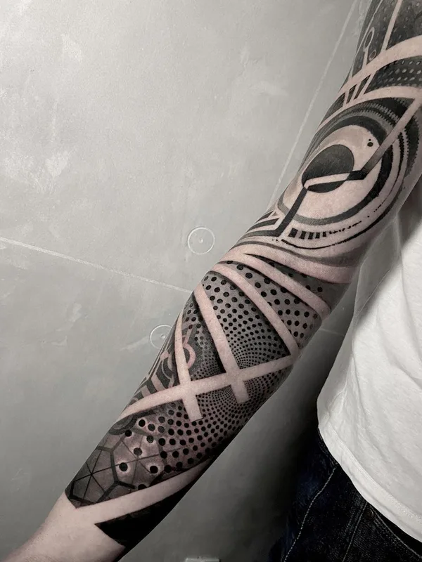 black and grey geometric 纹身 在 forearm #54360 | 纹身师 Anton Riakhovski