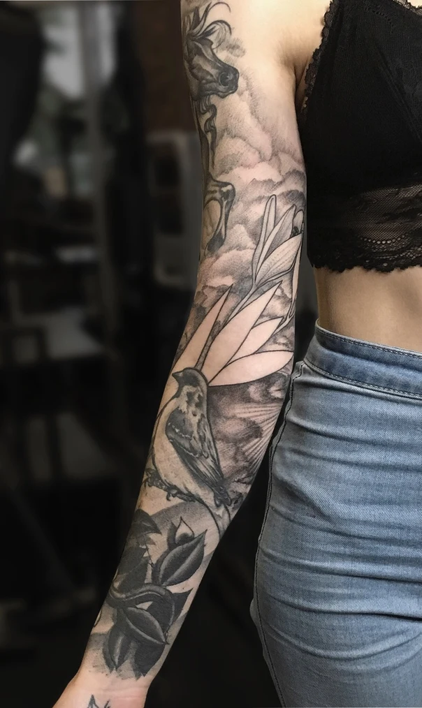 Чёрно-серая Bird, Flowers tattoo на Полный рукав