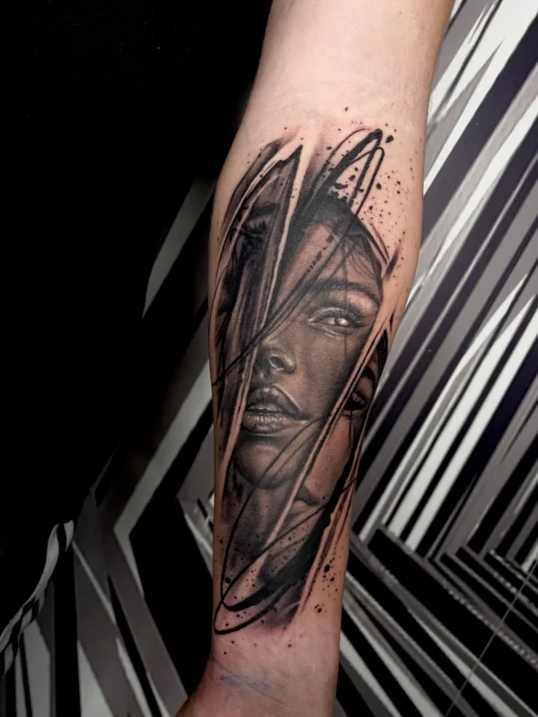 black and grey realism 纹身 在 forearm #67688 | 纹身师 Lesha Dise