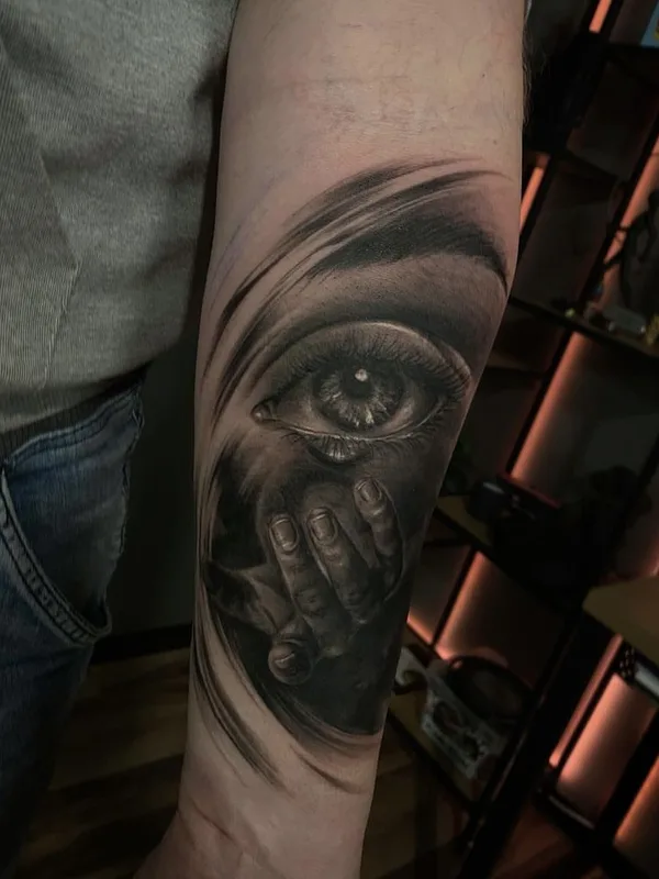 black and grey realism 纹身 在 forearm #67700 | 纹身师 Lesha Dise