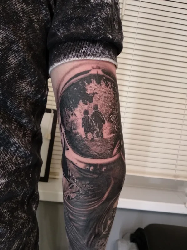 black and grey realism 纹身 在 forearm #67704 | 纹身师 Lesha Dise