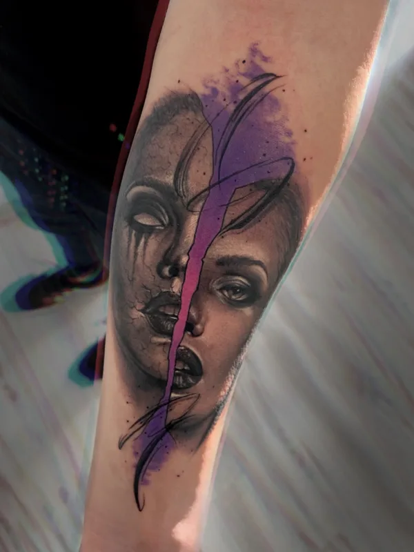 female black and grey realism 纹身 在 forearm #67705 | 纹身师 Lesha Dise