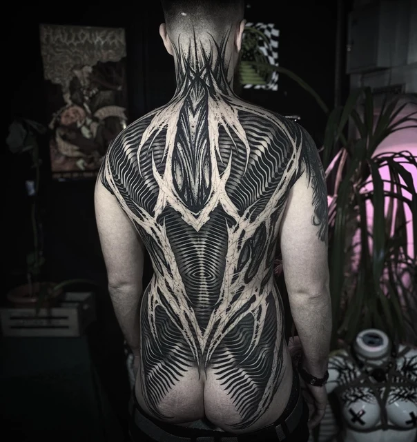 Биомеханика Abstract, Geometric tattoo на Спина (полная)