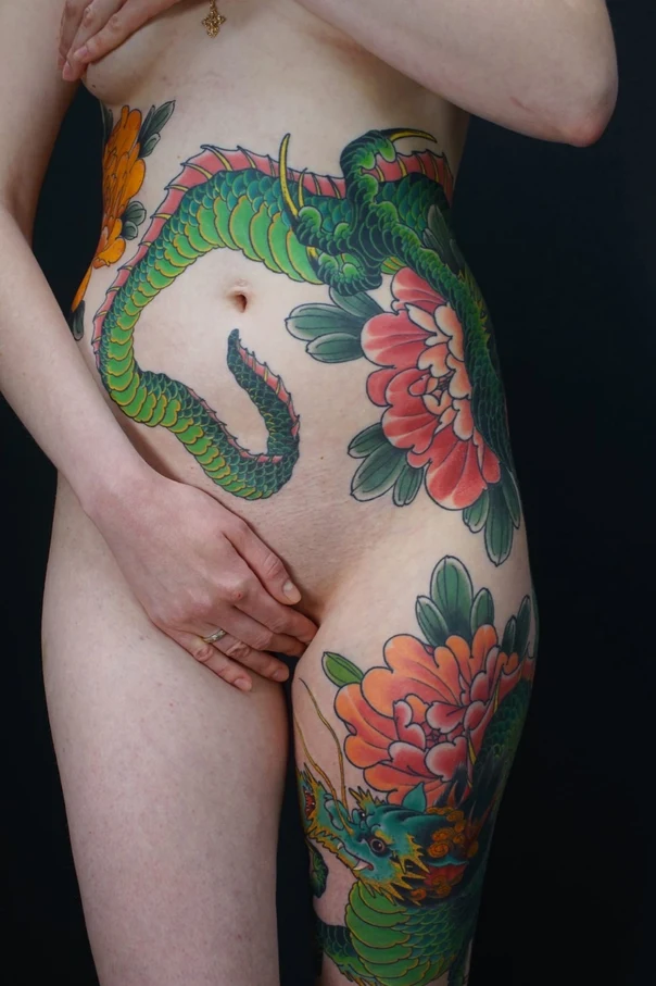 Японская Dragon, Flowers tattoo на Живот
