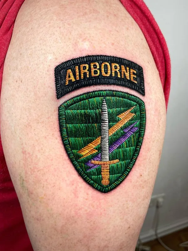 color illustrative tatuaje en shoulder #68409 | Tatuador muslubash