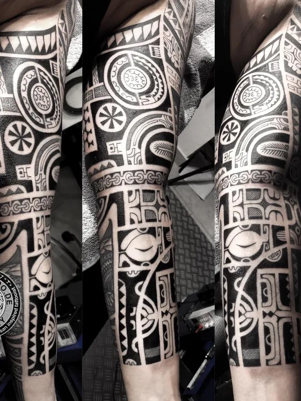 black tribal 纹身 在 full sleeve #68672 | 纹身师 Manu Kelley