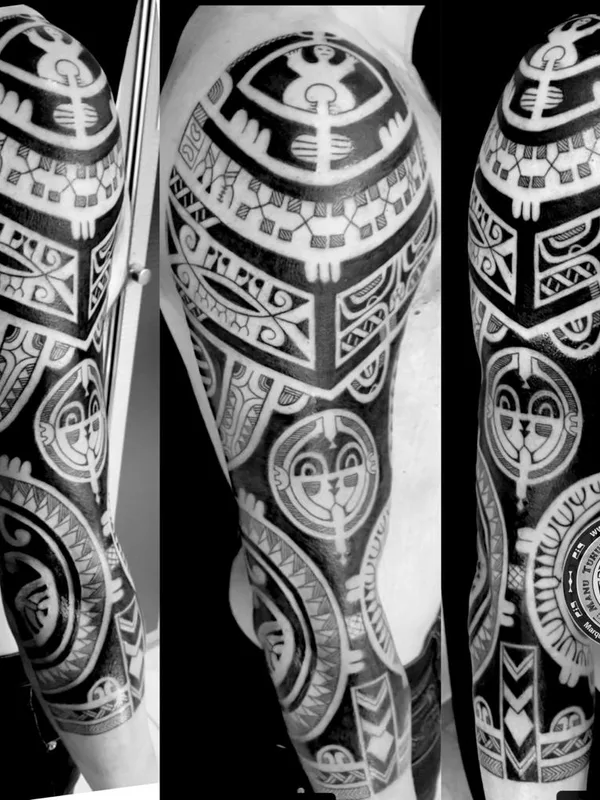 black tribal 纹身 在 full sleeve #68671 | 纹身师 Manu Kelley