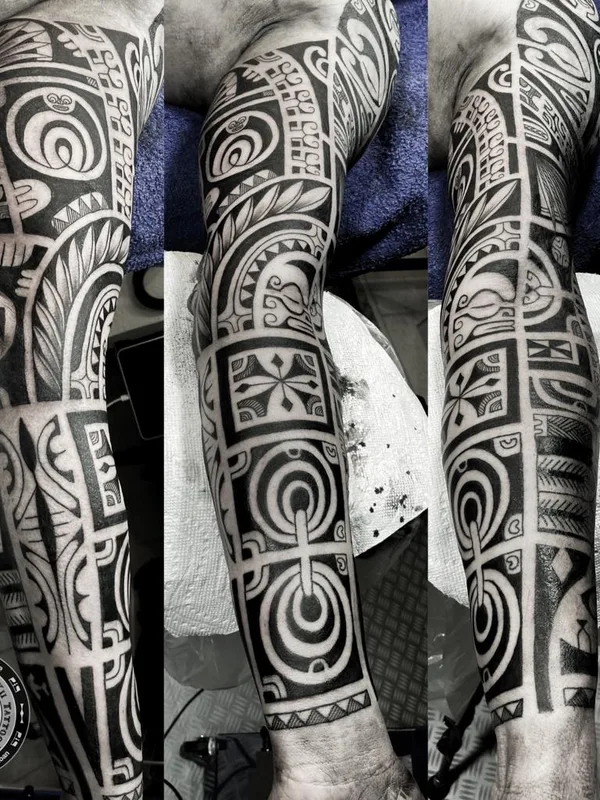 male black tribal 纹身 在 full sleeve #68670 | 纹身师 Manu Kelley