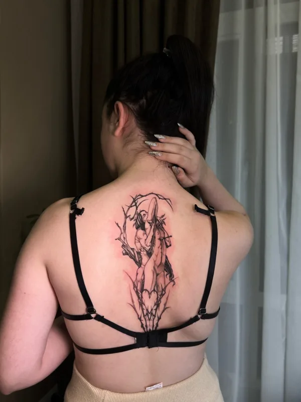 female black and grey sketch татуировка на upper back #68812 | Тату мастер Дмитрий Makabr