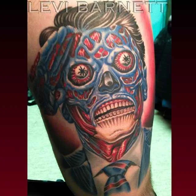 Tatuaggio dell'artista Levi Barnett, realismo a colori