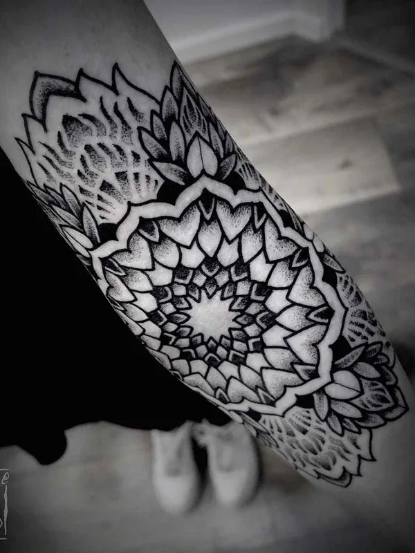 black and grey mandala 타투 부위 forearm #1056 | 타투이스트 Noksi