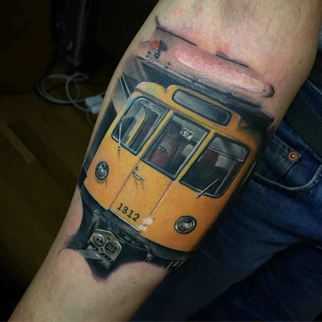Tattoo artist David Giersch color realistic tattoo | Berlin, Germany