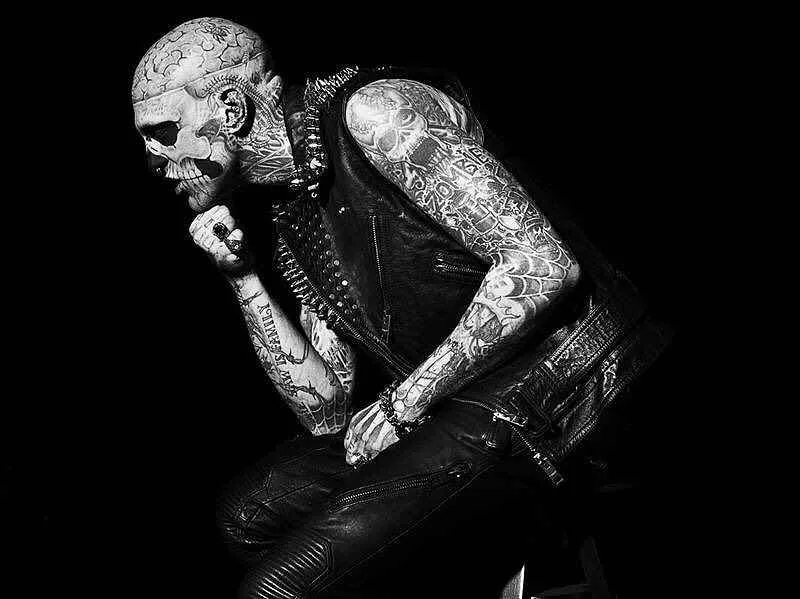 Modello tatuato Rick &laquo;Zombie boy&raquo; Genest, fotografia alternativa | Canada