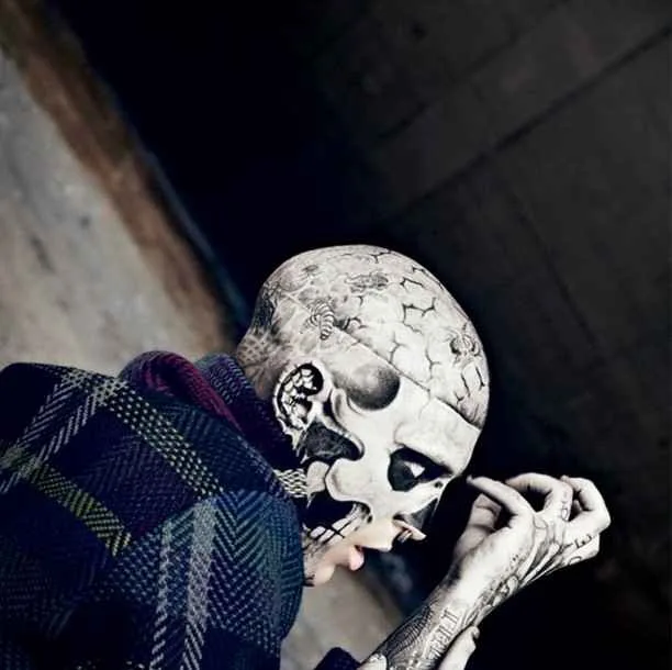 Modello tatuato Rick &laquo;Zombie boy&raquo; Genest, fotografia alternativa | Canada
