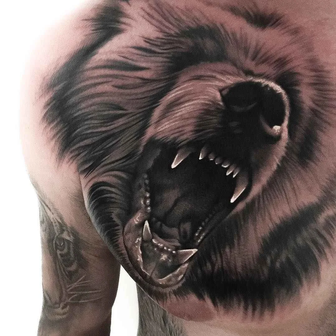 Tatuaggio dell'artista Levi Barnett, realismo a colori