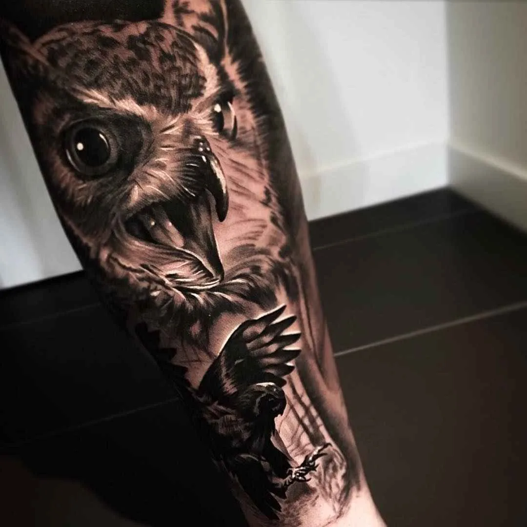 Tatuaggio dell'artista Levi Barnett, realismo a colori