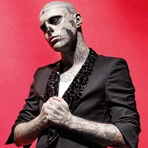 Modello tatuato Rick &laquo;Zombie boy&raquo; Genest, fotografia alternativa | Canada