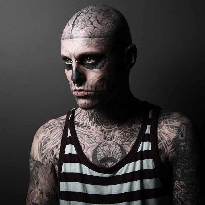 Modello tatuato Rick &laquo;Zombie boy&raquo; Genest, fotografia alternativa | Canada