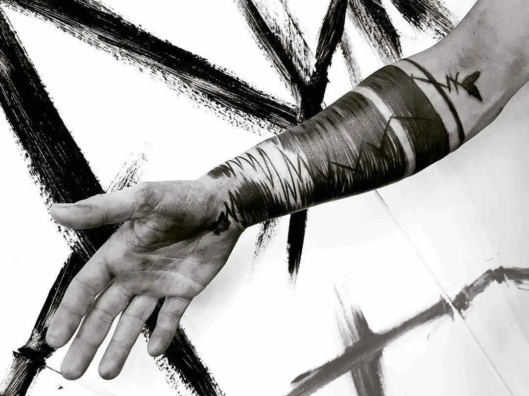 Artista de tatuagem Valerio Cancellier esboço de tatuagem de Blackwork brutal