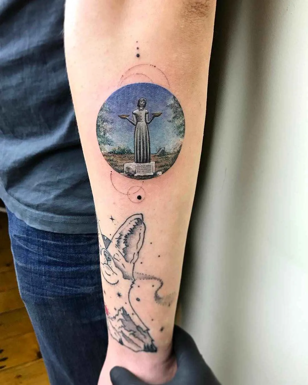 тату мастер Eva Krbdk цветные татуировки в круге акварель графика | Tattoo artist Eva Krbdk color round tattoo watercolor graphic