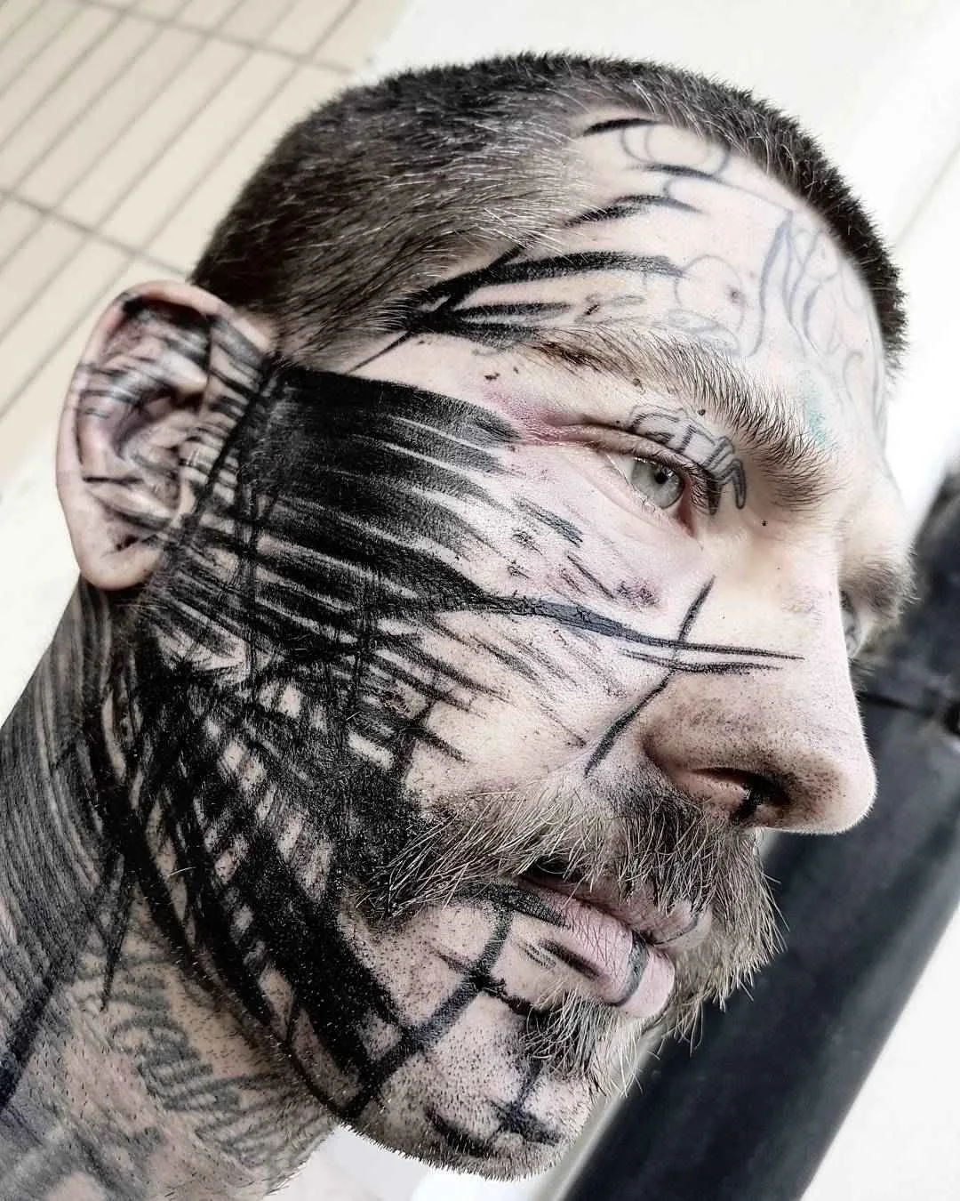 Artista de tatuagem Valerio Cancellier esboço de tatuagem de Blackwork brutal