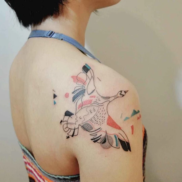 Illustrative Bird, Geometric tattoo on Shoulder