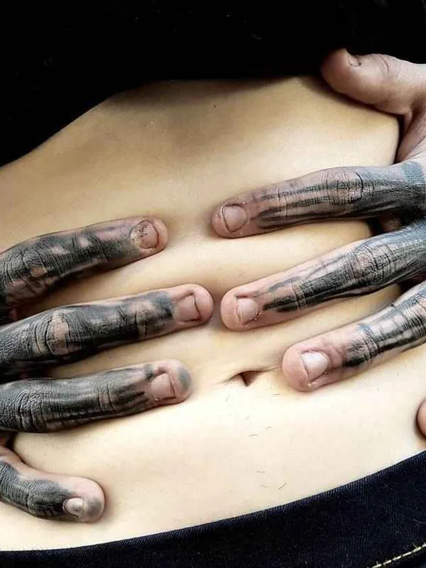 black blackwork 纹身 在 stomach #10999 | 纹身师 Valerio Cancellier