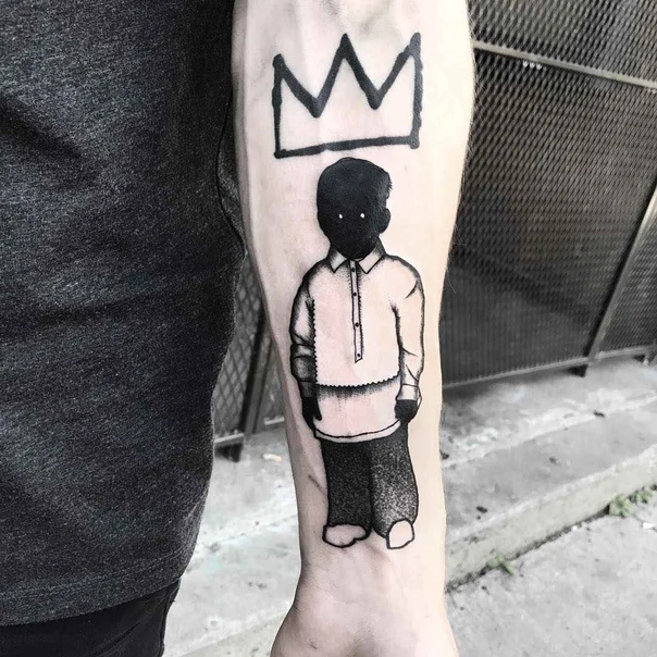 Blackwork Crown, Figure tattoo on Forearm