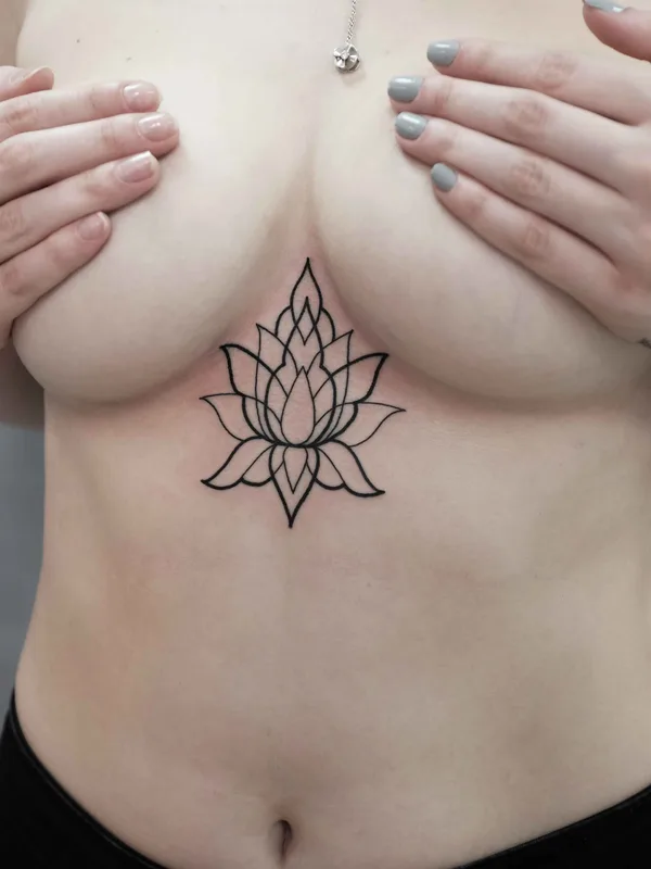 female black linework tatuaje en sternum #10931 | Tatuador Daria Sharova
