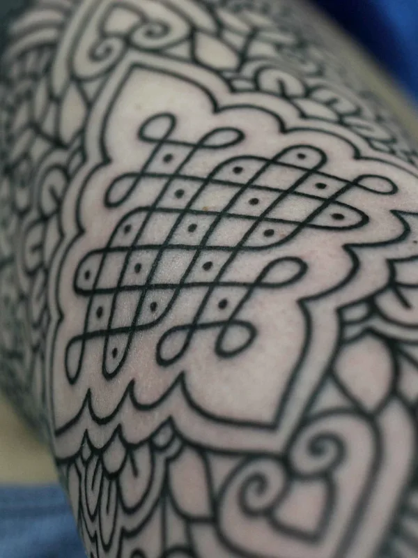 black ornamental tatuaje en forearm #10929 | Tatuador Daria Sharova