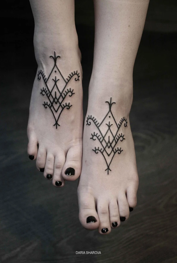Лайнворк Geometric, Abstract tattoo на Стопа