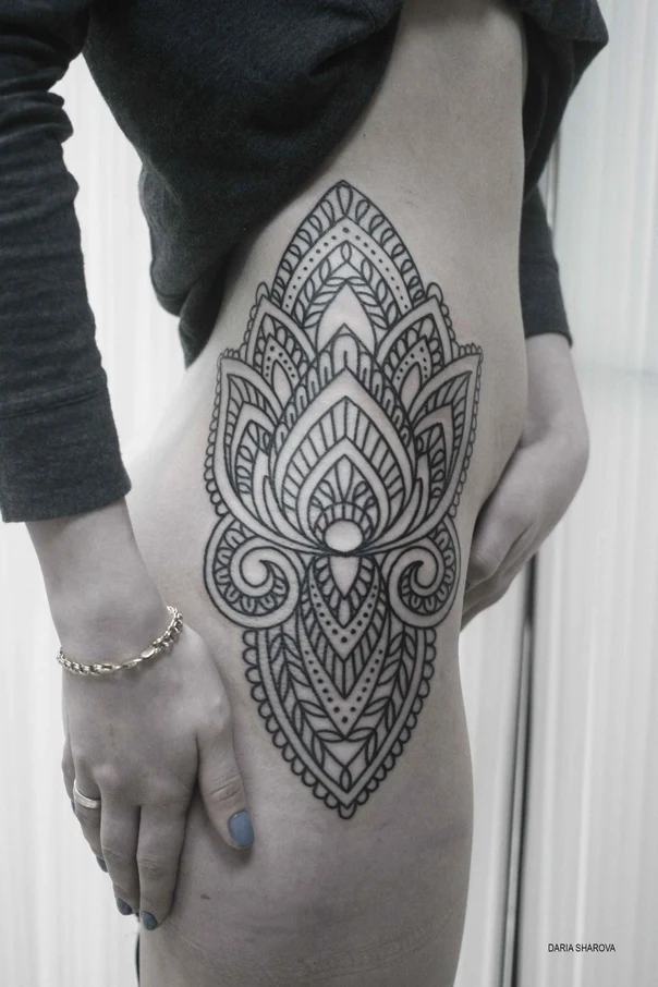 Mandala Mandala, Floral tattoo на Бедро (верх)