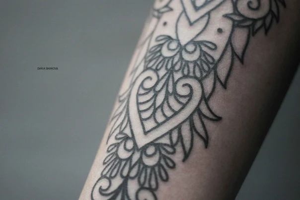 Лайнворк Floral, Heart tattoo на Предплечье