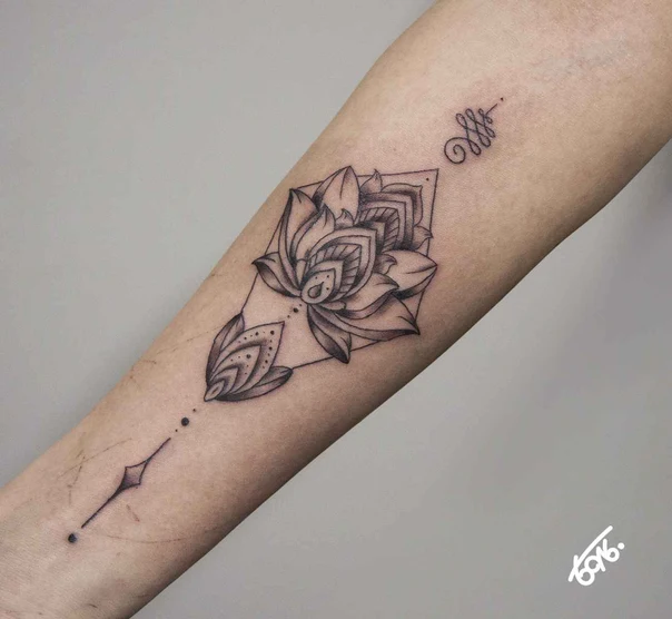 Файнлайн Lotus, Mandala tattoo на Предплечье