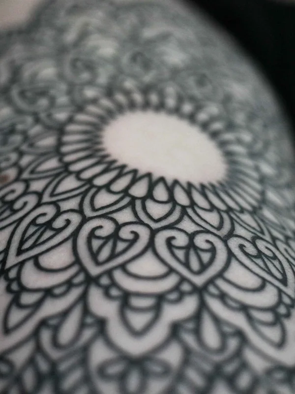 black mandala tatuaje en upper arm #10932 | Tatuador Daria Sharova