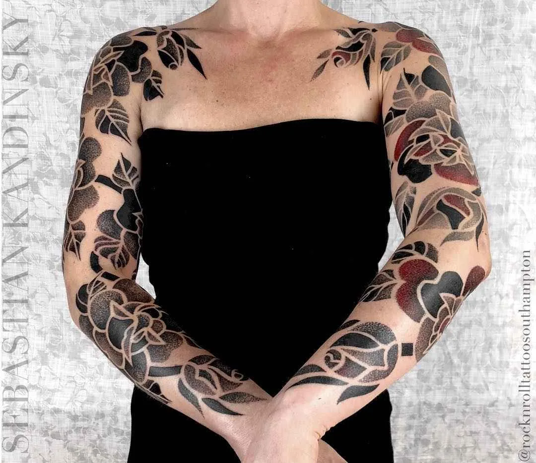 Artista de tatuagem Sebastian Kandinsky, estilo blackwork dotwork ornamental tattoo | Reino Unido